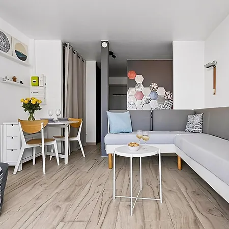 Apartment Climatise, Balcon, Piscine- Cap D'agde Port